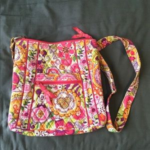 Vera Bradley bouncing bouquet cross body bag